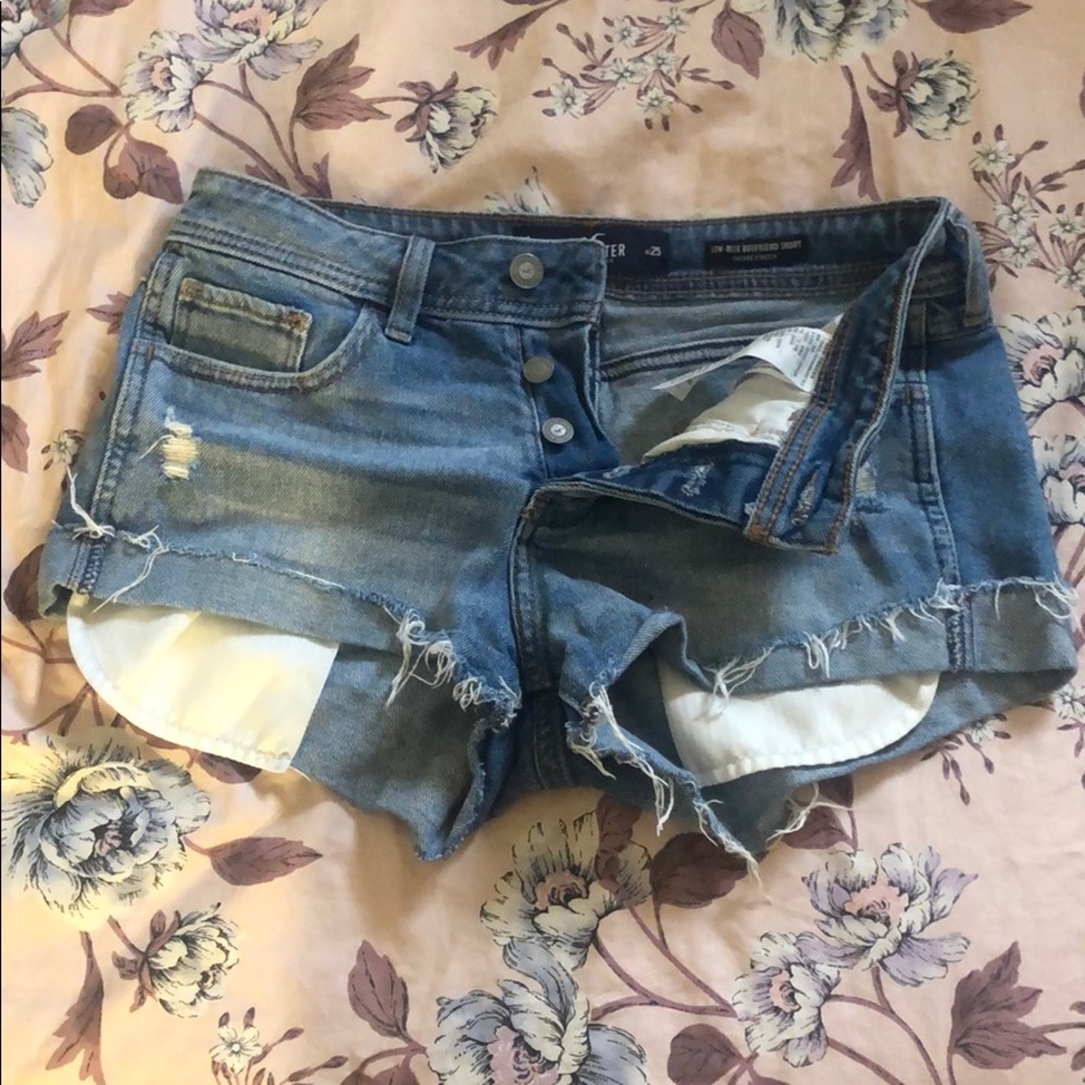 Hollister low rise boyfriend shorts size 1 wt 25